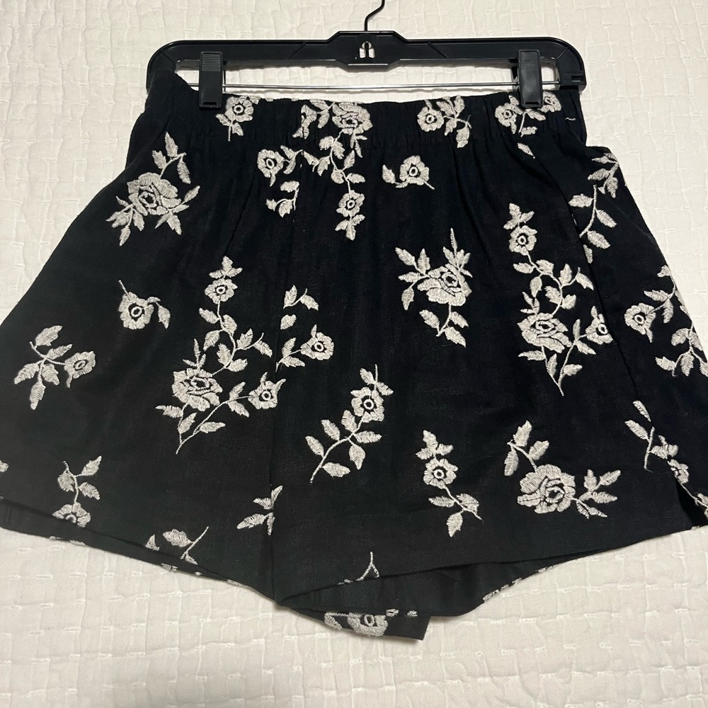 Abercrombie Fitch Floral Embroidered Black Shorts